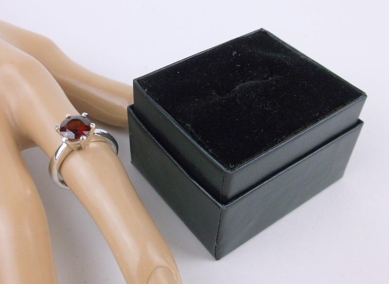 New Sterling Silver 1.5ct Garnet Ring Size 7 Boxed (1 of 2)
