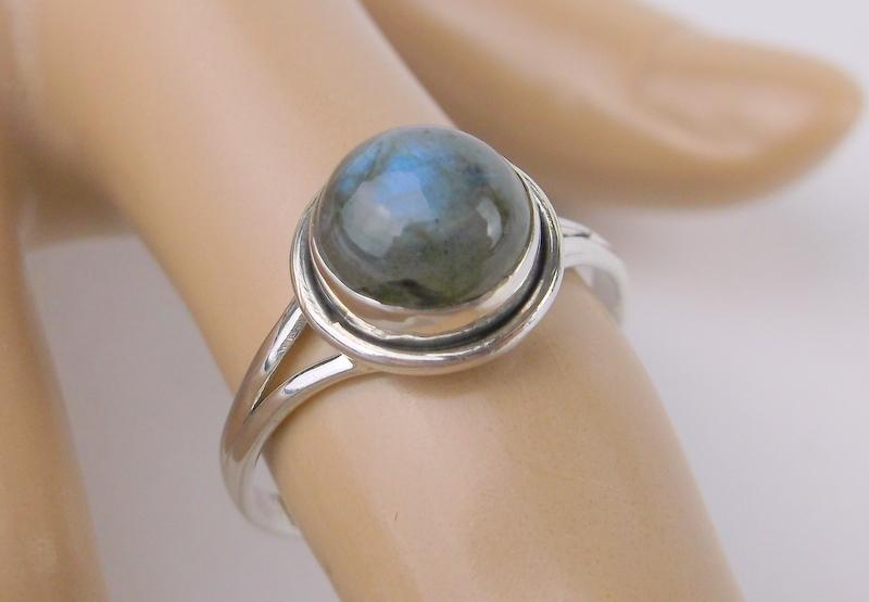 New Sterling Silver Genuine Labradorite Ring 7.5: Guaranteed Solid 925 Sterling Silver, in Excellent Condition