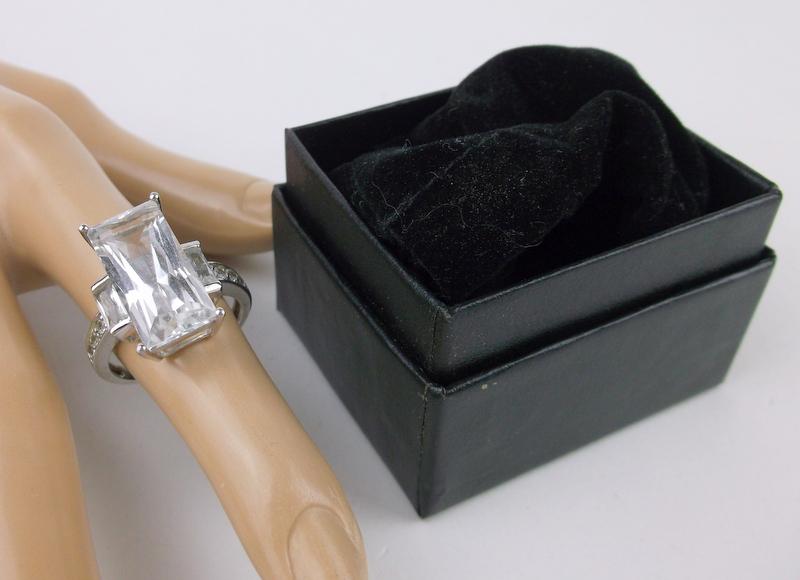 New Sterling Silver 20ct White Topaz Ring 9 Boxed (1 of 2)