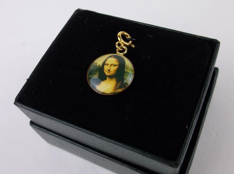 New 14kt Gold Mona Lisa Pendant or Charm in Box: Brand New Guaranteed Solid 14kt Gold in original box and in brand new never worn condition.