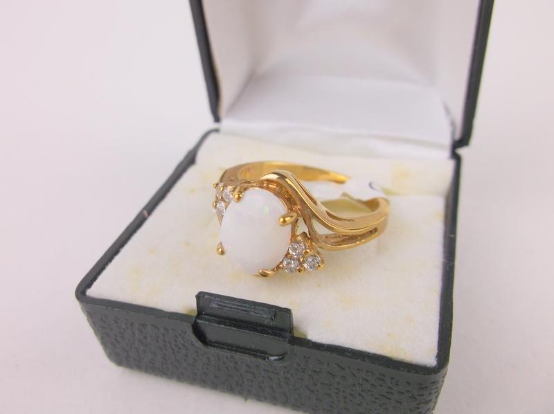 New White Opal Ring Size 8 Boxed (1 of 2)