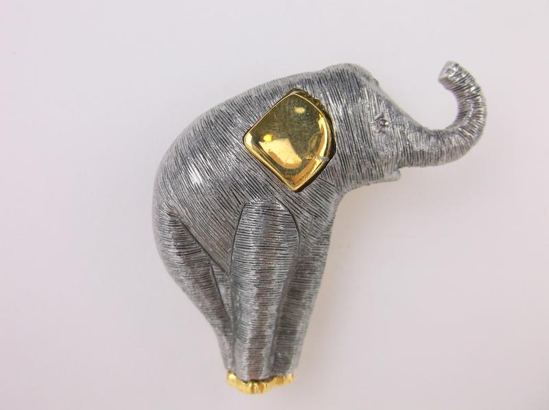 Stunning Heavy Elephant Brooch (1 of 1)