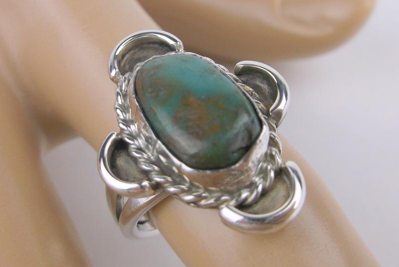 Gorgeous Antique Navajo Sterling Silver Turquoise Ring (1 of 2)