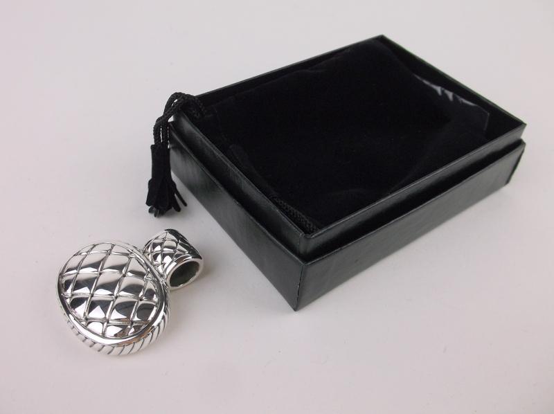 New Heavy Sterling Silver Pendant Boxed (1 of 2)