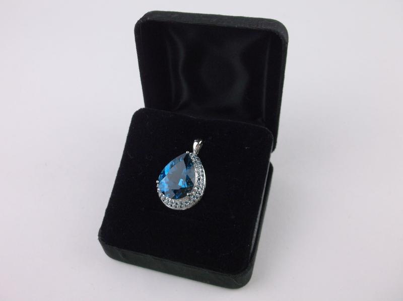 New Huge 10kt White Gold 20ct Blue Topaz Pendant Boxed (1 of 5)