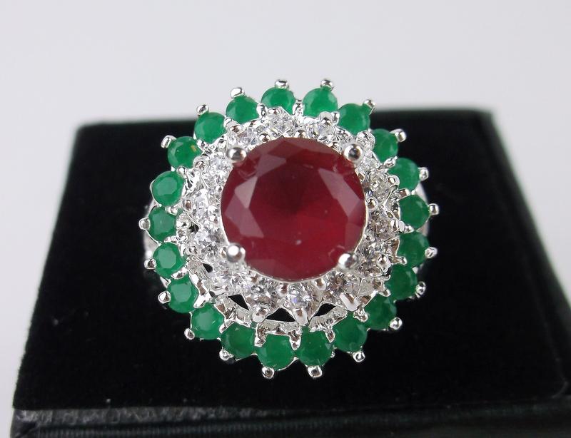 New Boxed Red Green Stone Ring Size 6 (1 of 2)