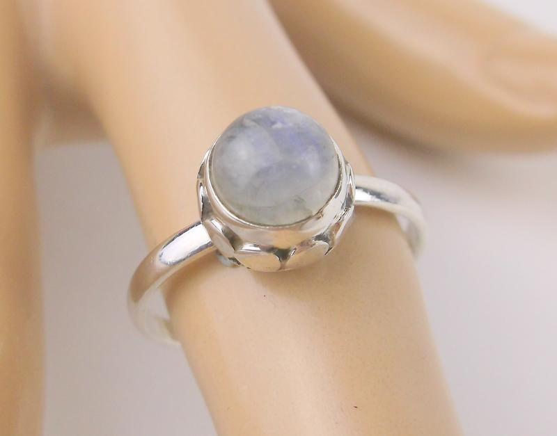 New Sterling Silver Moonstone Ring Size 8: Guaranteed Solid 925 Sterling Silver, in Excellent Condition