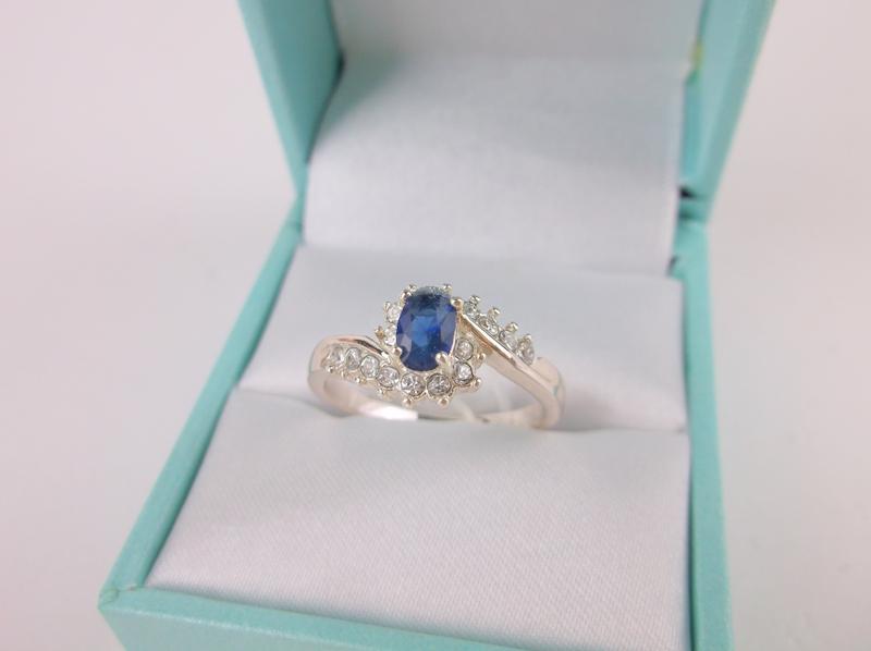 New Boxed Blue Stone Ring Size 8 (1 of 2)