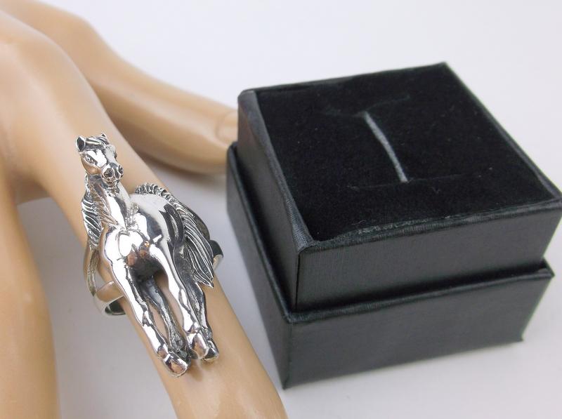 New Boxed Huge Sterling Silver Horse Ring Size 7 (1 of 4)