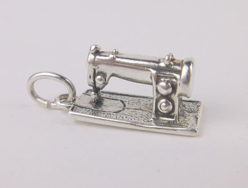 Stunning Vintage Sterling Silver Sewing Machine Charm: Guaranteed Solid 925 Sterling Silver, in Excellent Condition