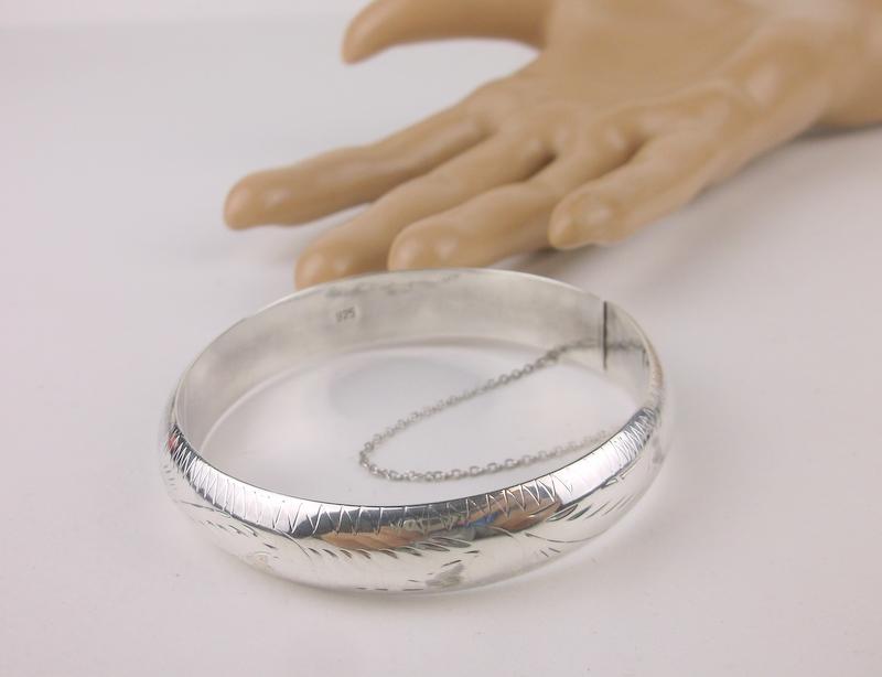 Stunning Vintage Large Sterling Silver Bangle Bracelet (1 of 2)
