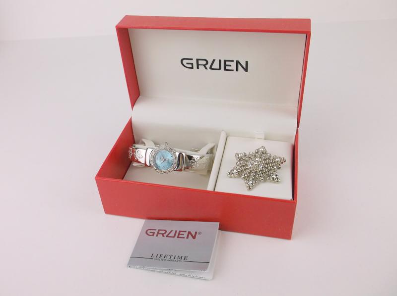 New Boxed Gruen Cuff Wristwatch Brooch Set (1 of 4)