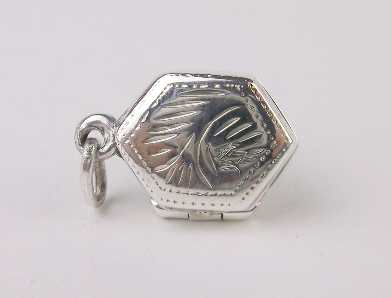 Stunning Small Sterling Silver Locket Pendant: Guaranteed Solid 925 Sterling Silver, in Excellent Condition