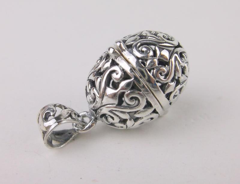 Stunning Sterling Silver Opening Egg Pendant: Guaranteed Solid 925 Sterling Silver, in Excellent Condition