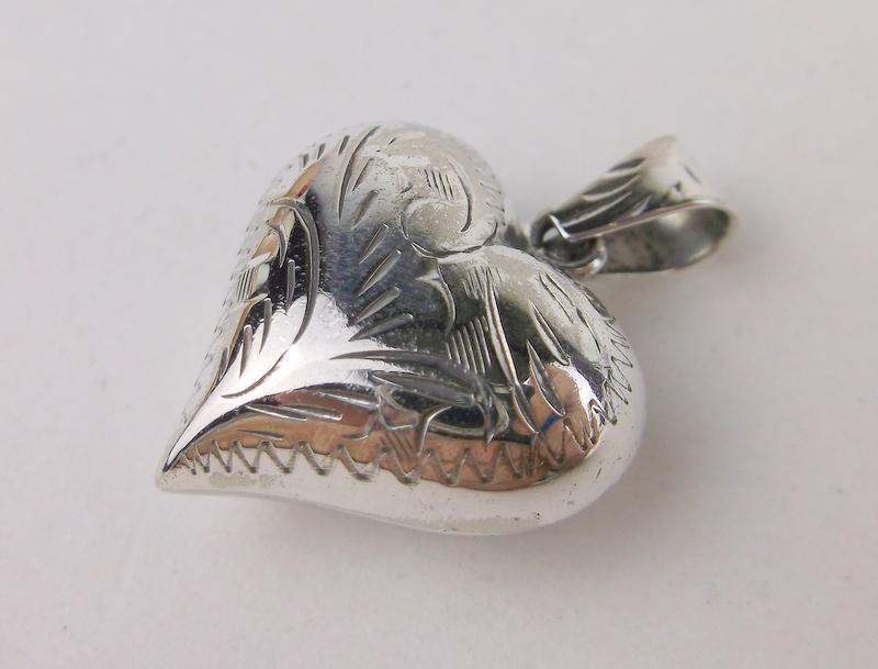 Stunning Sterling Silver Puffy Heart Pendant: Guaranteed Solid 925 Sterling Silver, in Excellent Condition