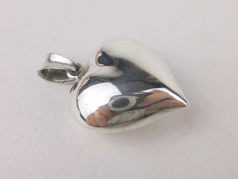 Stunning Sterling Silver Puffy Heart Pendant: Guaranteed Solid 925 Sterling Silver, in Excellent Condition