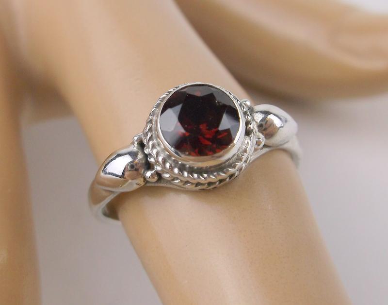 New Sterling Silver Garnet Ring Size 7 (1 of 1)