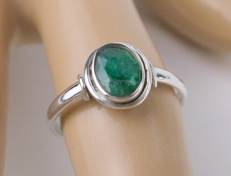 New Sterling Silver Emerald Ring Size 7 (1 of 1)