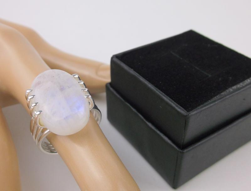 New Boxed Sterling Silver 14ct Moonstone Ring 8.5 (1 of 2)