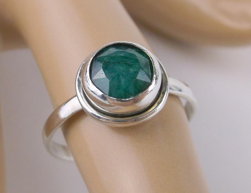 New Sterling Silver 2ct Emerald Ring Size 8.5 (1 of 1)