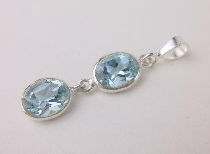 New Sterling Silver 4ct Blue Topaz Pendant (1 of 1)