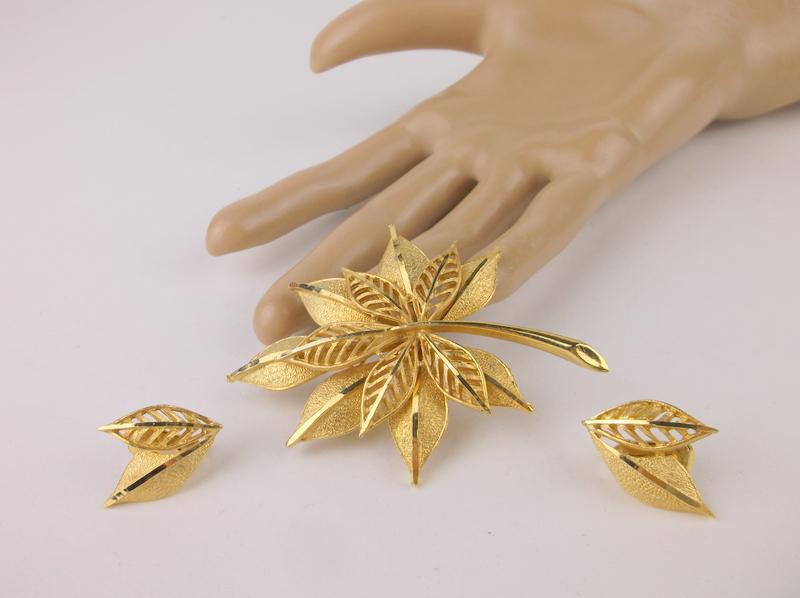 Stunning Vintage Corocraft Brooch Earrings Set (1 of 3)