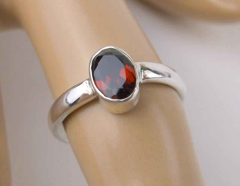 New Sterling Silver Garnet Ring Size 6 (1 of 1)