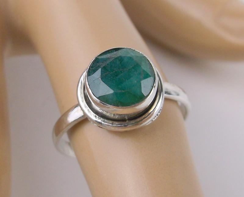 New Sterling Silver 2ct Emerald Ring Size 7 (1 of 1)