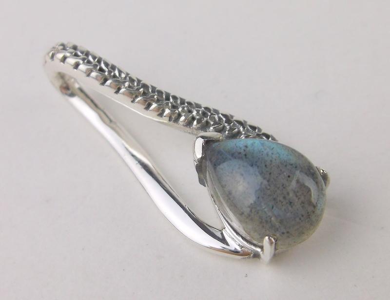 New Sterling Silver Labradorite Pendant: Solid Sterling Silver Guaranteed, in Brand New Never Worn Condition.