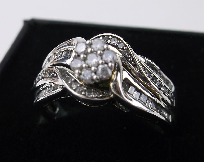 Gorgeous Boxed Sterling Silver Diamond Ring 7 (1 of 3)