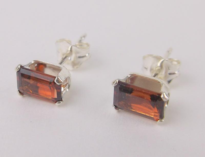 New Sterling Silver Garnet Stud Earrings (1 of 1)