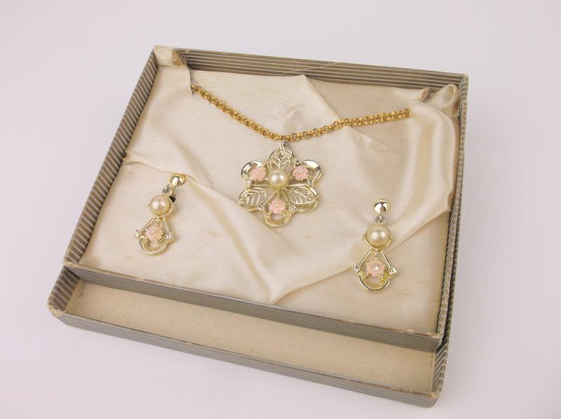 Antique 1950s Boxed Necklace Earrings Set New Old Stock (1 of 3)