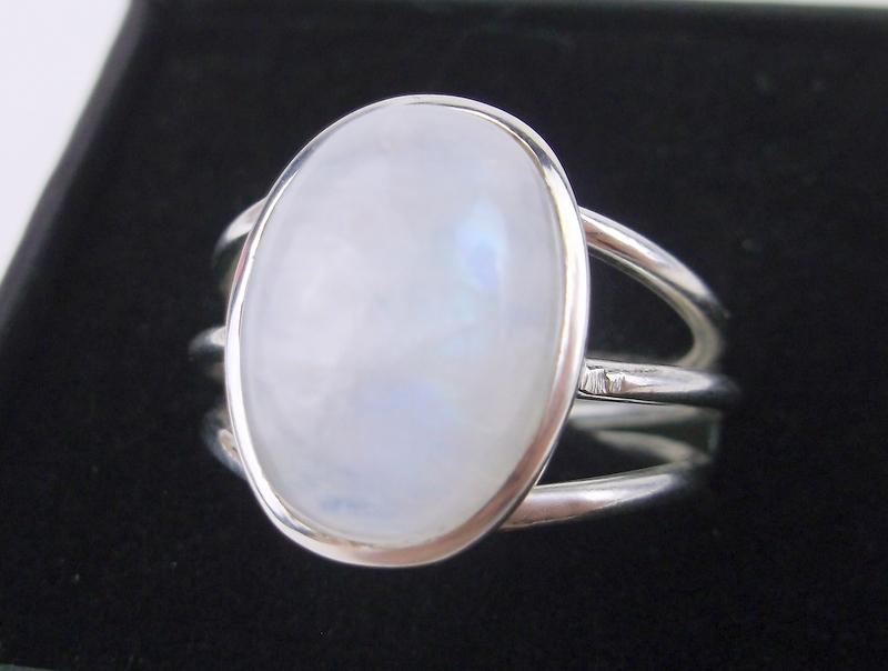 New Boxed Sterling Silver Moonstone Ring Size 7 (1 of 2)