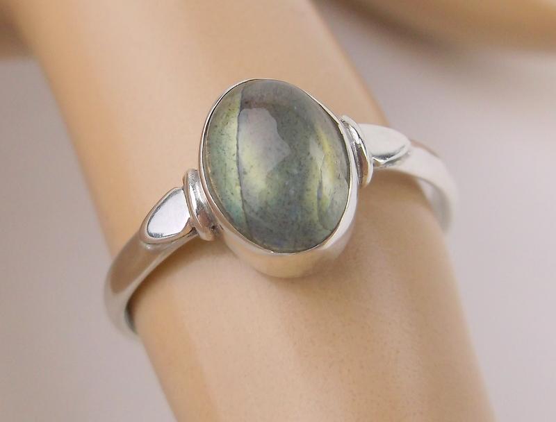 New Sterling Silver Labradorite Ring Size 6: Solid Sterling Silver Guaranteed, in Brand New Never Worn Condition.
