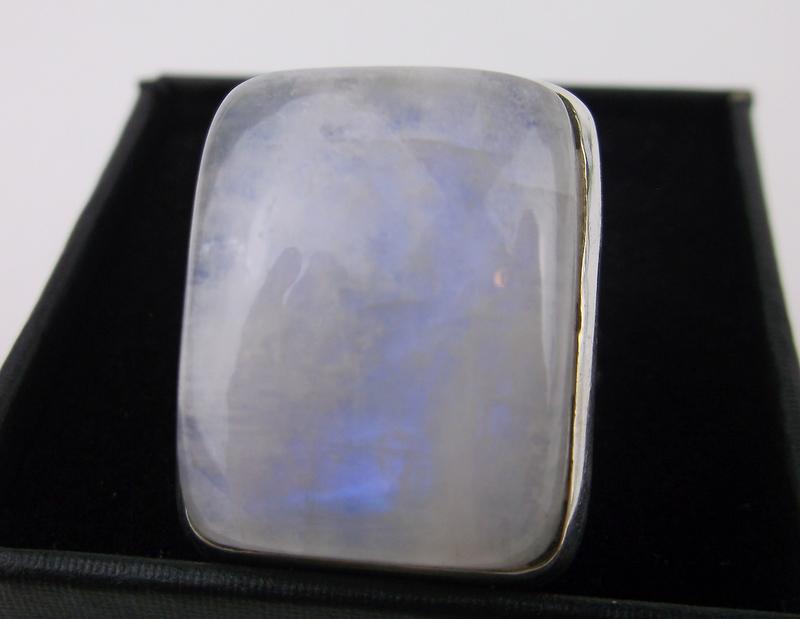 New Boxed Huge Sterling Silver Moonstone Ring 7 (1 of 2)