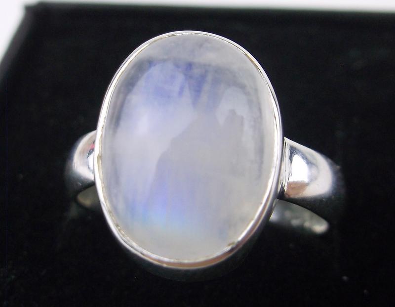 New Boxed Sterling Silver Moonstone Ring Size 7 (1 of 2)