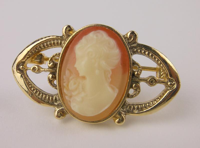 Stunning Cameo Brooch (1 of 2)