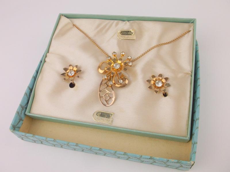 Antique Boxed 1950s Rhinestone Brooch Earrings Set (1 of 4)