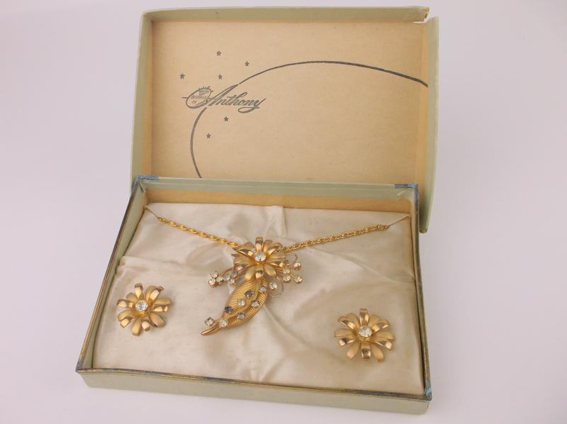 Antique Boxed 1950s Rhinestone Brooch Earrings Set (1 of 3)