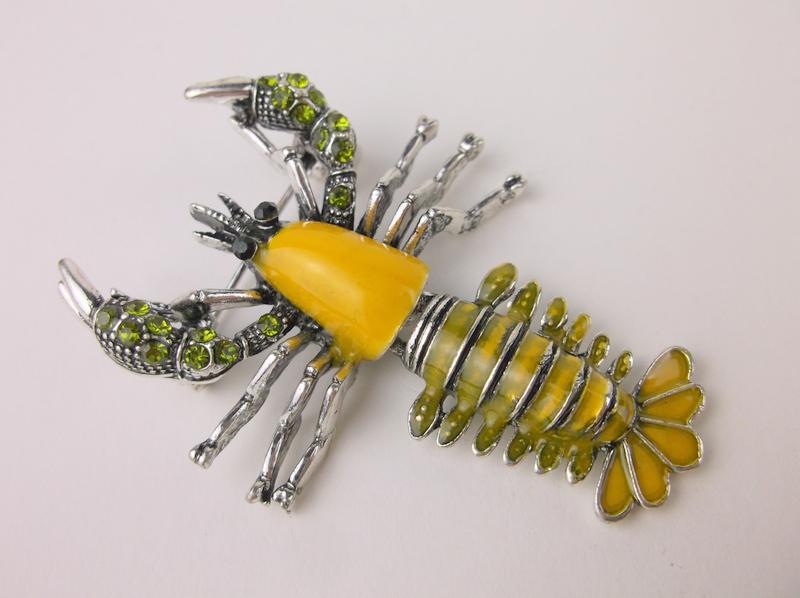 Stunning Enameled Rhinestone Lobster Brooch Tail Moves (1 of 1)
