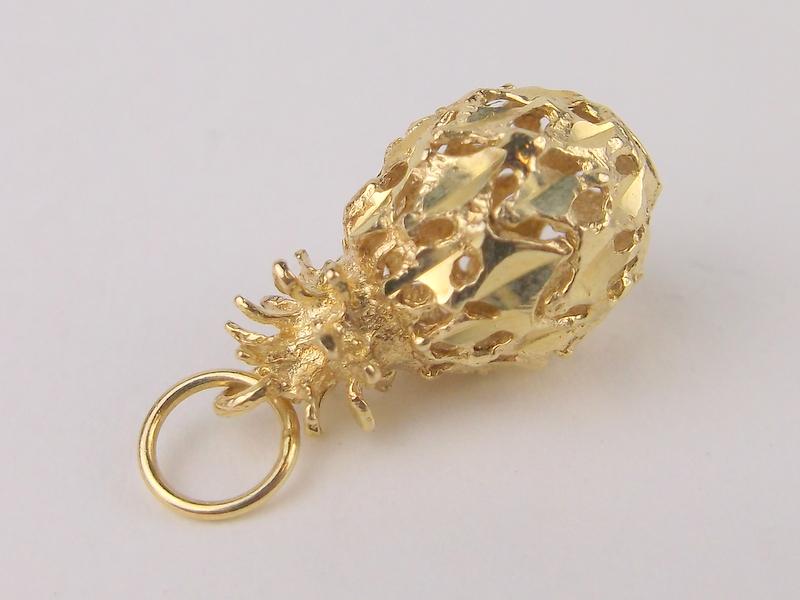 New 14kt Gold Pineapple Pendant (1 of 3)
