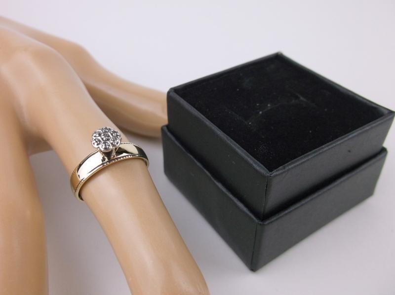 Stunning Antique 10kt Gold Diamond Ring Size 5.5 (1 of 4)