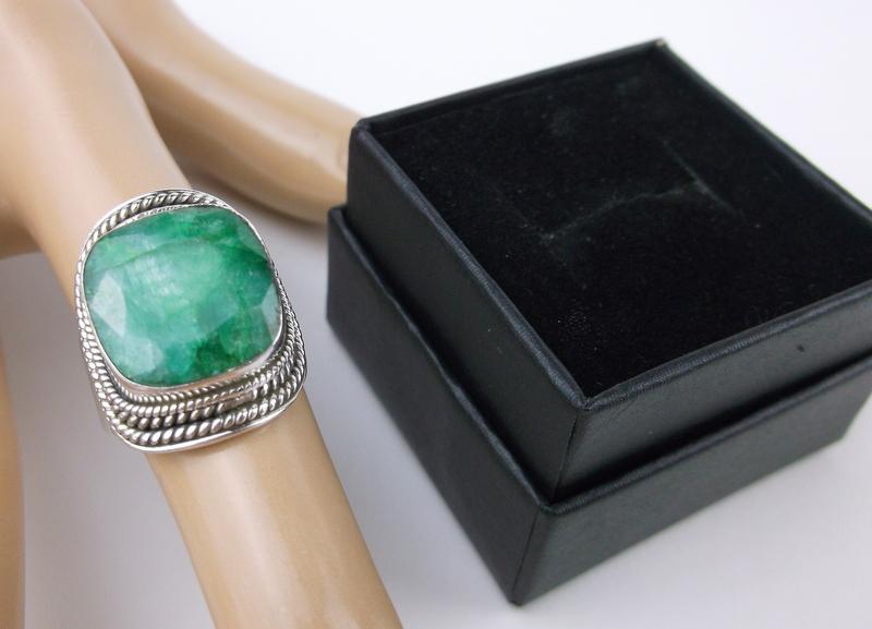 New Boxed Sterling Silver 9ct Emerald Ring Size 6 (1 of 5)
