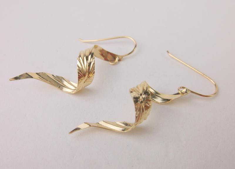 Stunning 14kt Gold Twist Drop Earrings (1 of 1)
