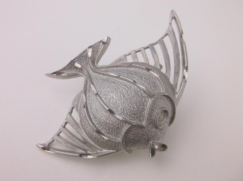 Gorgeous Large Vintage Fish Brooch (1 of 2)