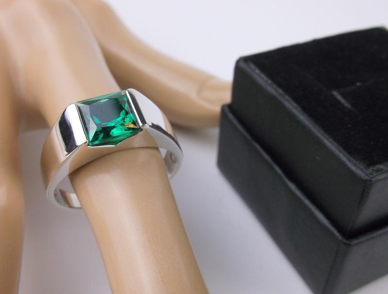 New Boxed Mens Sterling Silver Green Stone Ring 12 (1 of 4)
