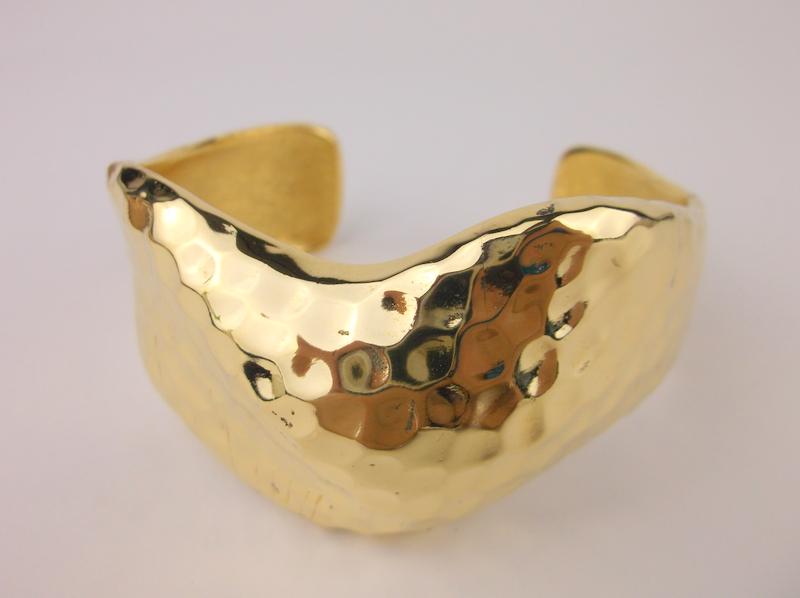 Gorgeous Vintage Trifari Cuff Bracelet: beautiful condition.