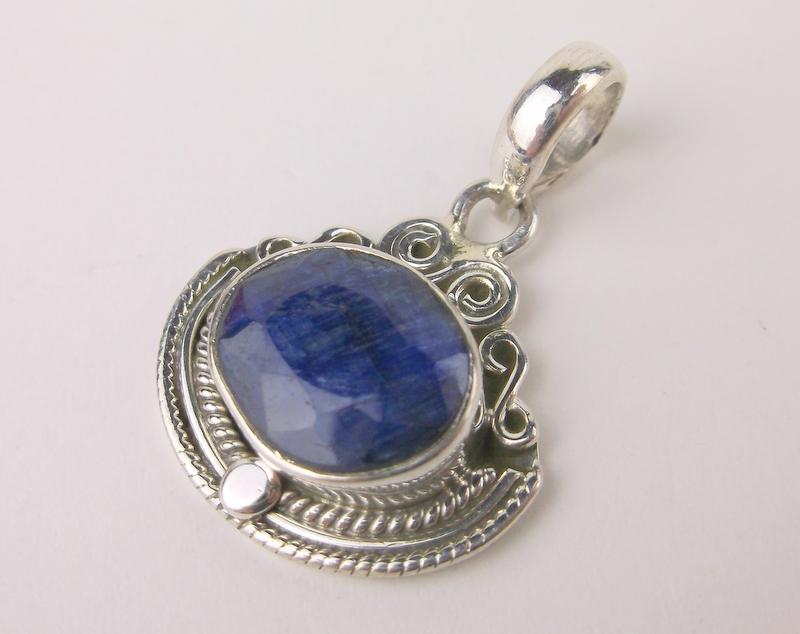 New Sterling Silver Bali 4ct Sapphire Pendant (1 of 1)