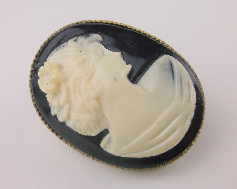 Stunning Vintage Cameo Brooch (1 of 1)