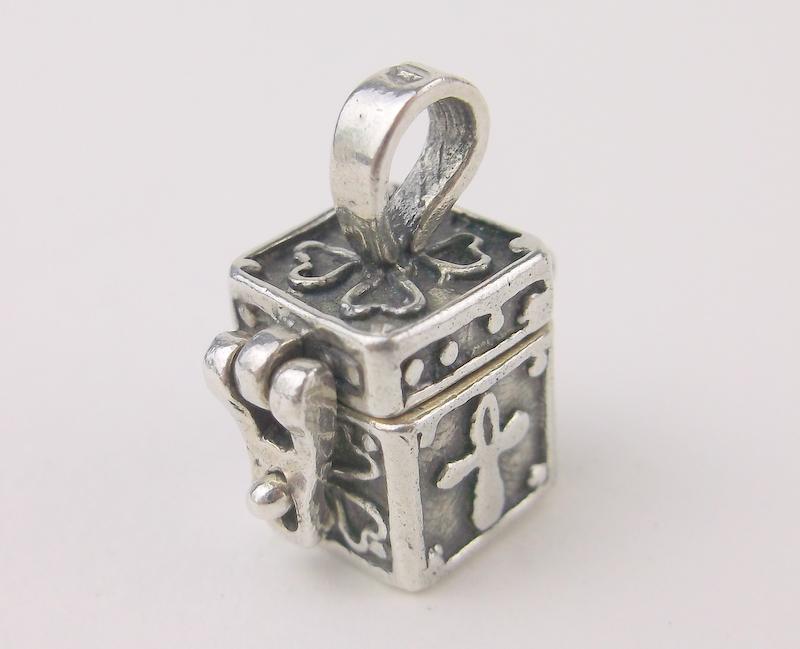 Stunning Vintage Sterling Silver Prayer Box Pendant (1 of 2)
